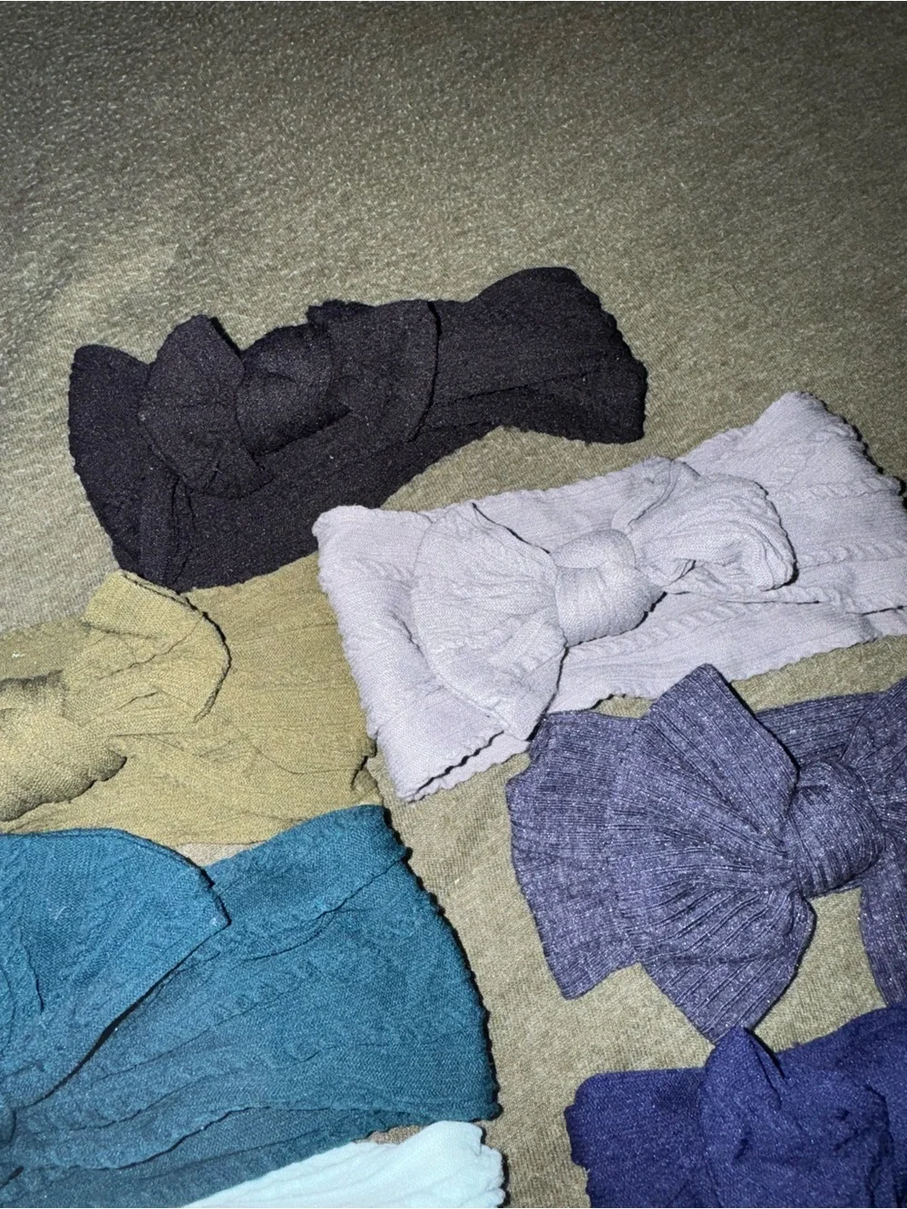 cable knit bows (8) - assorted colors USED
